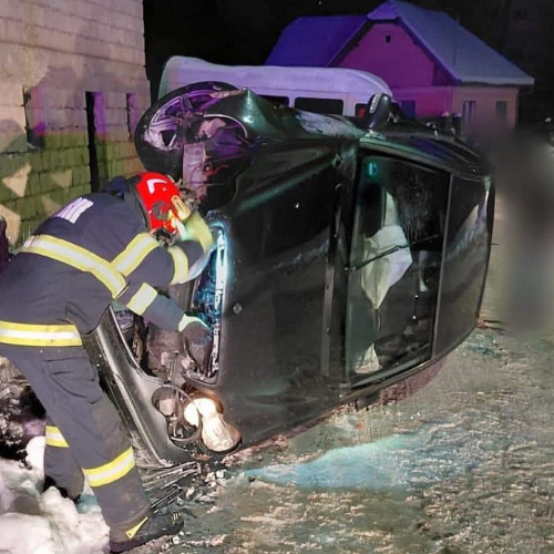 Două persoane au fost rănite într-un accident rutier la Bădeni
