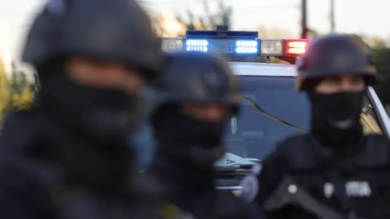 DIICOT și autoritățile britanice destructurează o rețea de proxenetism transfrontalieră