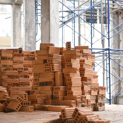 Impozitul pe clădiri majore crește costul materialelor de construcții în România