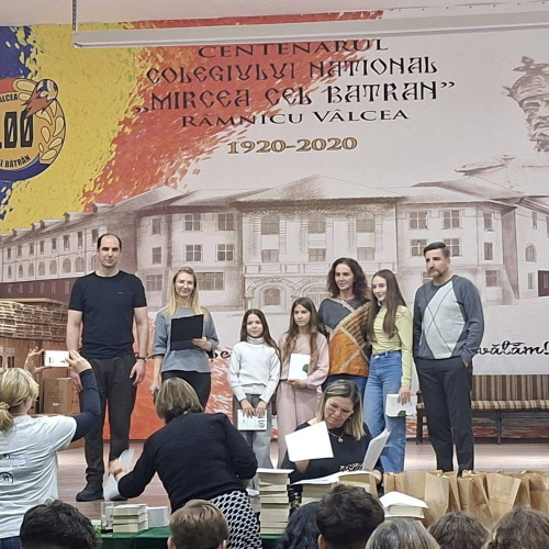 Trupa Vatra Dacică din Polovragi a câștigat premii importante la Festivalul de Teatru Amza Pellea