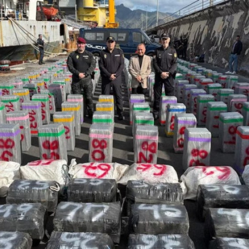 Poliția spaniolă capturează aproape 10 tone de cocaină pe o navă din Brazilia