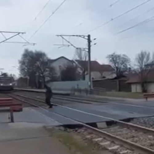 CFR condamnă trecerea periculoasă la nivel cu calea ferată și avertizează asupra riscurilor