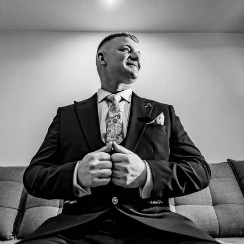 Daniel Țigăreanu organizează o tombolă caritabilă pentru sprijinirea unei tinere cu leucemie