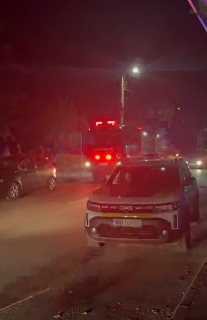 Pompierii din Târgu-Jiu sting un incendiu la o anexă gospodărească din Bălești