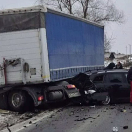 Două persoane rănite în urma unui accident în lanț în Dărmănești, Suceava