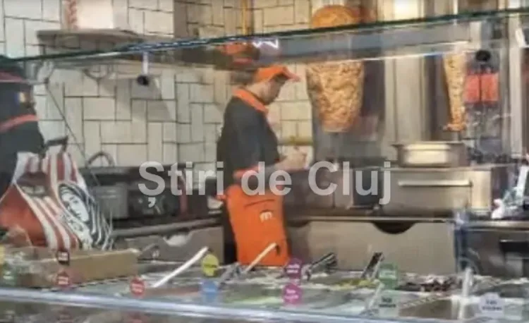 DSV Cluj sancționează un fast food pentru nereguli privind igienizarea în urma unei sesizări