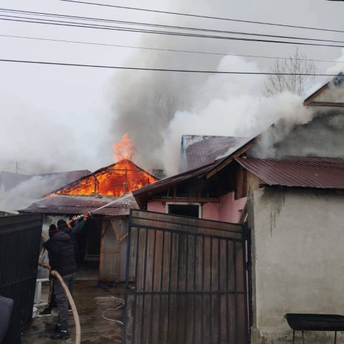 Voluntarii din Gura Ocniței au stins rapid un incendiu la o gospodărie