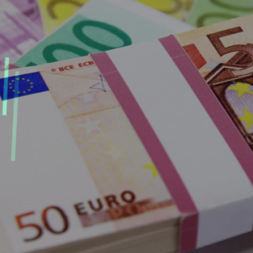 Un român din Belgia a pierdut 15.000 de euro într-o escrocherie cu platforme false de investiții