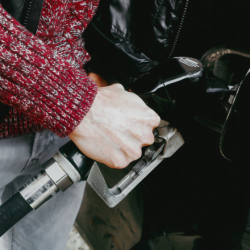 România înregistrează scumpiri la carburanți peste media unor state din UE în 2026