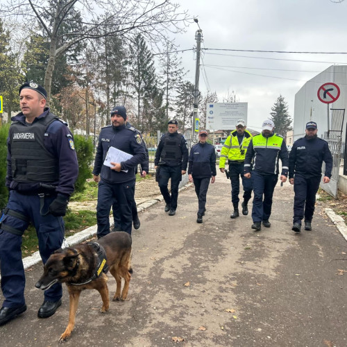 Polițiștii din Botoșani au intensificat controalele în zona școlilor