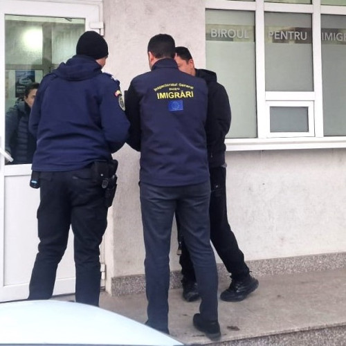 Polițiștii din Botoșani au depistat doi bărbați în ședere ilegală în România