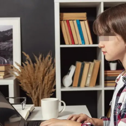 Mind Education arată că aproape jumătate dintre adolescenți întâmpină dificultăți în gestionarea timpului online