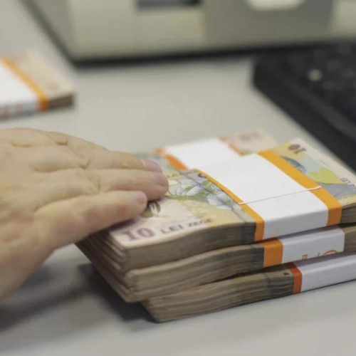 Românii cu credite în lei plătesc rate mai mici din aprilie 2026, după scăderea IRCC