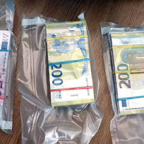 Descoperire de peste 200.000 euro în bagajul de cală al unui bărbat la Aeroportul Henri Coandă