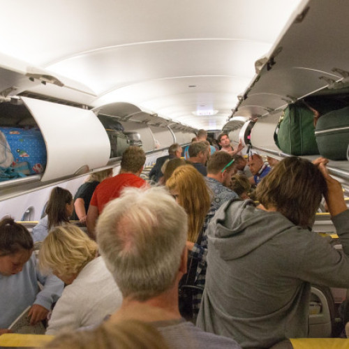 Parlamentul European sprijină eliminarea plății pentru bagajul de mână mic în avioane