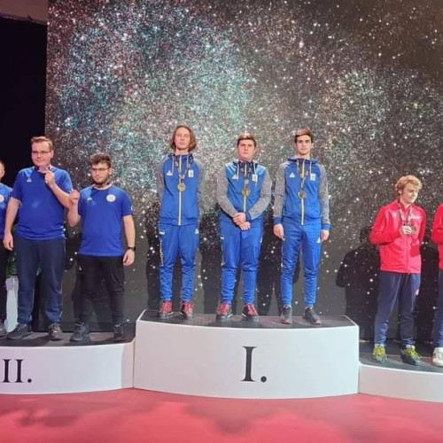 România cucerește trei medalii la Campionatele Europene de tir sportiv din Gyor, Ungaria - Două argint și o bronz"
.