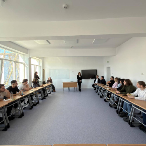 Camera de Comerț Dâmbovița aduce antreprenori în liceele din județ pentru a inspira elevii