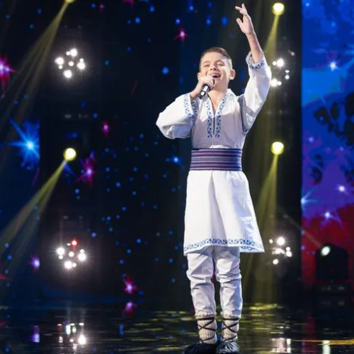 Elevul Arsenie Țiple de la Școala de Arte "Octav Enigărescu", apreciat la Românii au talent, ca fiu al unor artiști cunoscuți