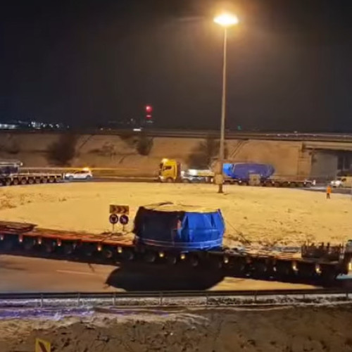 Un utilaj chinezesc de 3.300 de tone ajunge în Portul Constanța pentru tunelul Poiana