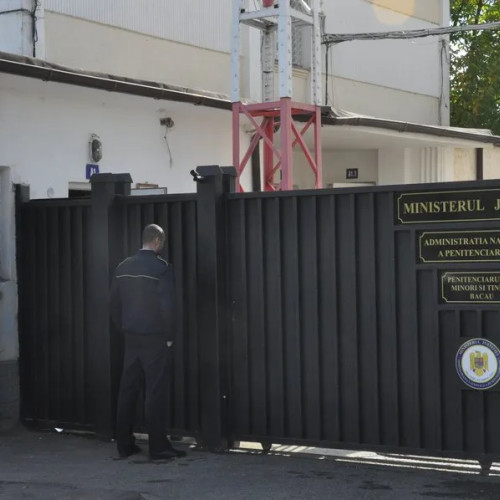 O femeie și un bărbat condamnați pentru infracțiuni grave, duși la penitenciarul Bacău