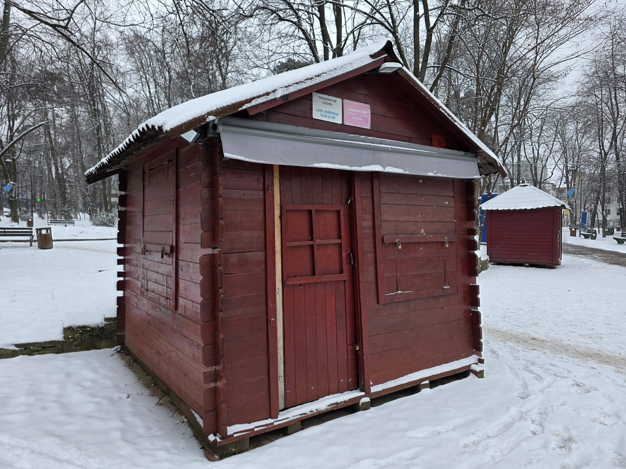Primăria Botoșani organizează licitație pentru închirierea căsuțelor din Parcul Mihai Eminescu