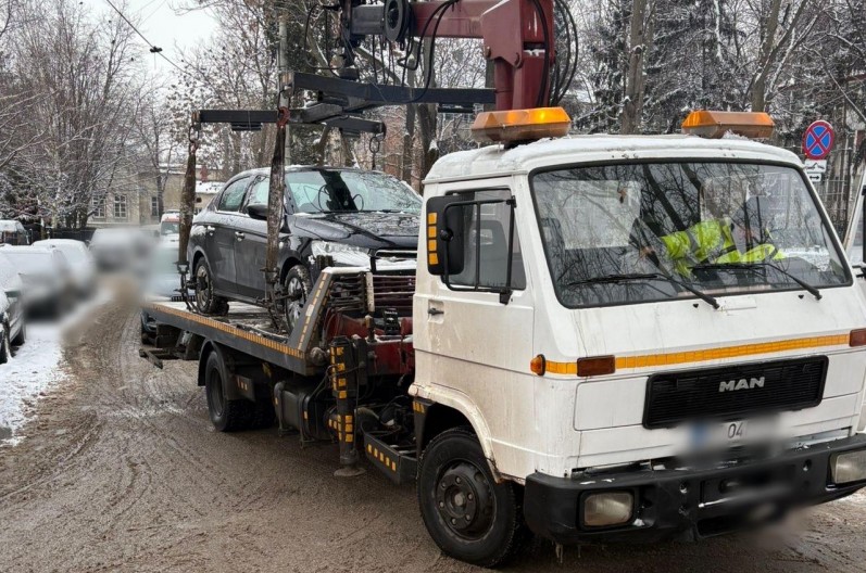 Poliția Locală din Botoșani sancționează șoferii indisciplinați cu amenzi și mașini ridicate
