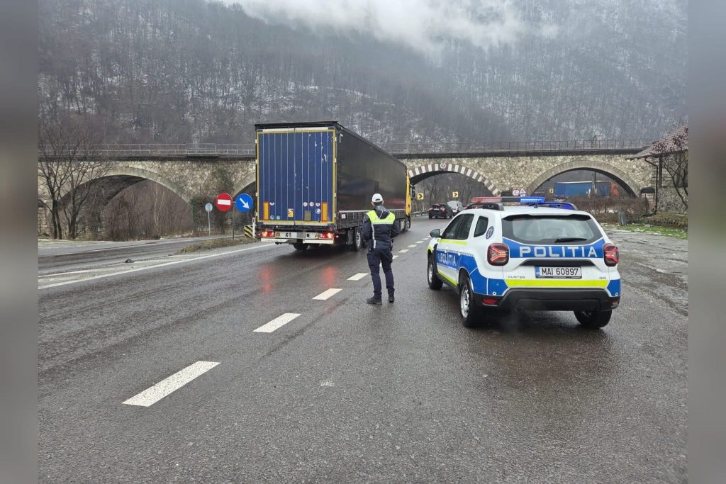 Polițiștii din Vâlcea intensifică controalele pe DN7 pentru siguranța traficului