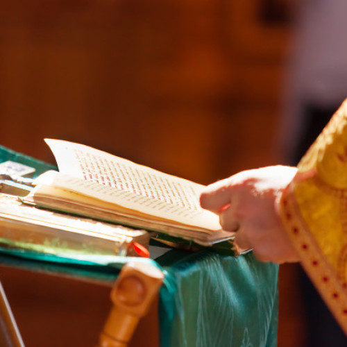 Ortodoxia cinstește astăzi Sfinții Atanasie și Chiril cu tradiții și semnificații adânci