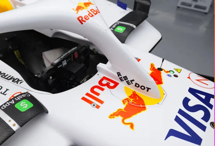 Visa Cash App Racing Bulls lansează noul monopost pentru sezonul 2026 cu sprijinul RebelDOT