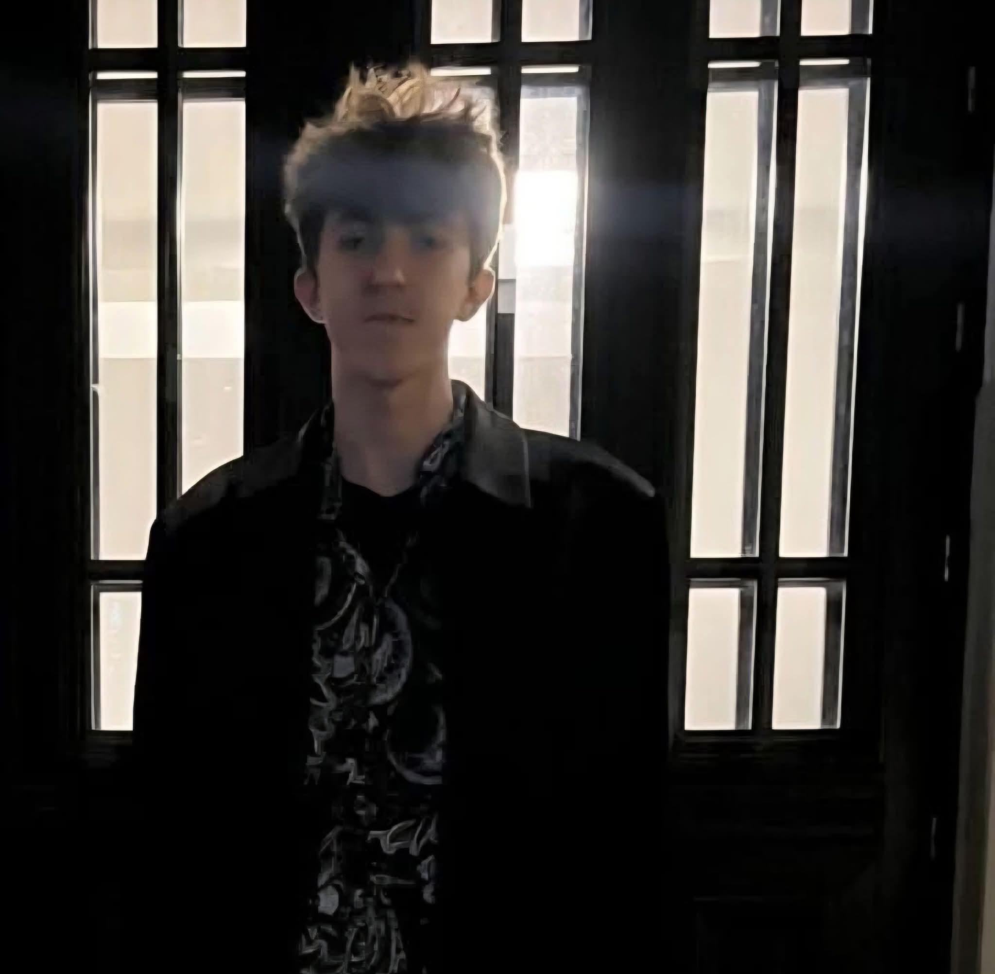 Familia unui adolescent din Drobeta Turnu Severin cere ajutor după o boală gravă