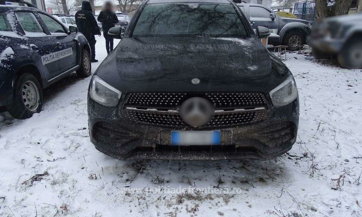 Polițiștii de frontieră din Corabia au oprit un autoturism căutat pentru confiscare internațională