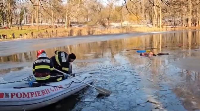 Nepalezul angajat în Craiova a salvat o fetiță căzută într-un lac înghețat