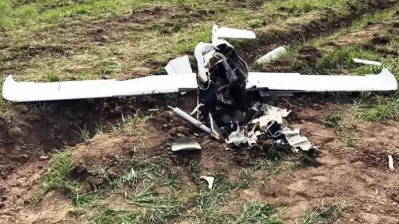 Bărbat din Tănăsoaia a descoperit o dronă suspectă în gospodărie, autoritățile au intervenit prompt