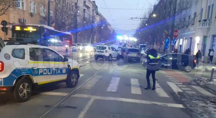 Două mașini au intrat în coliziune gravă pe strada Horea din Cluj-Napoca