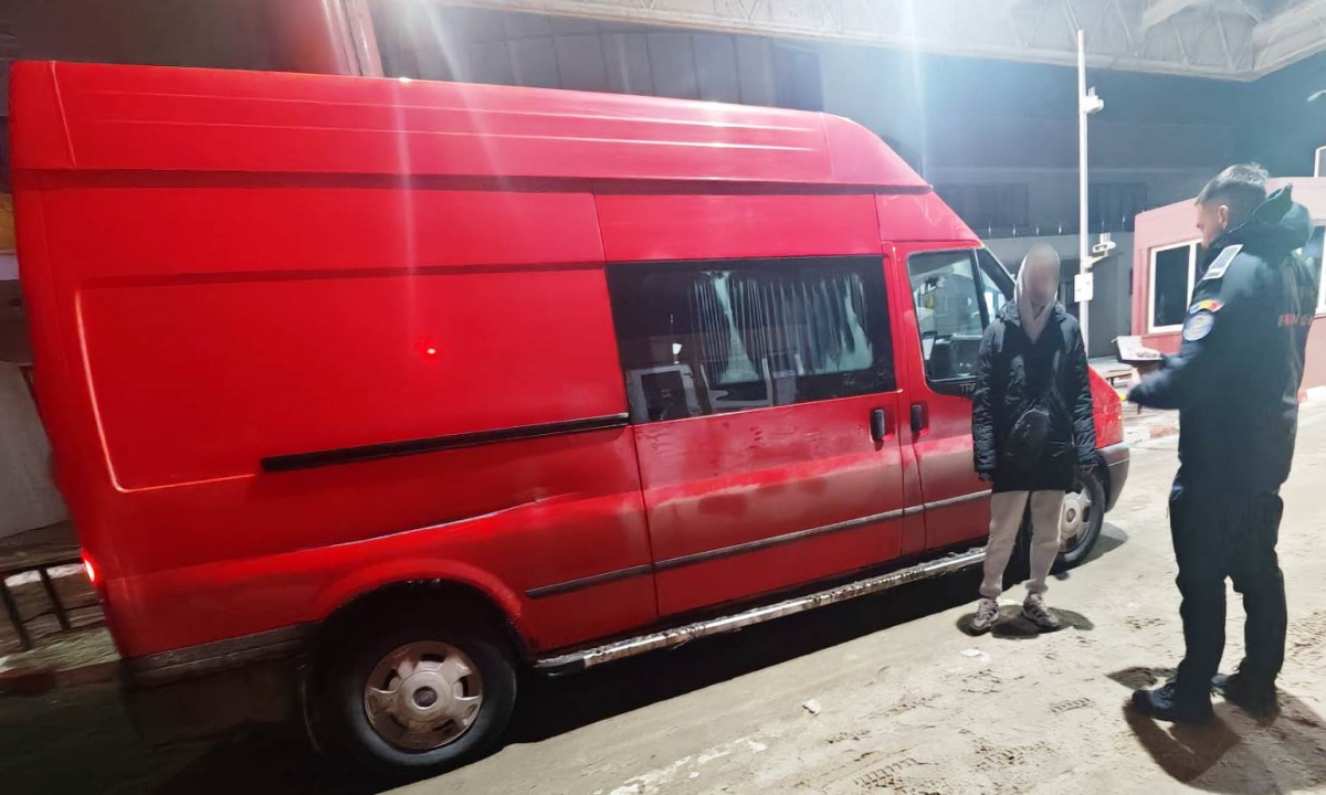 Un bărbat din Republica Moldova căutat pentru fals, prins la frontiera Stânca