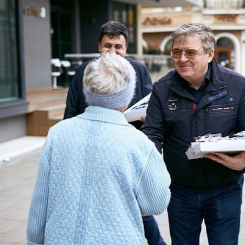 Social-democrații sătmăreni împart mărțișoare în centrul orașului