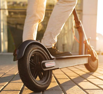 Studiu avertizează asupra efectelor negative ale trotinetelor electrice asupra sănătății tinerilor