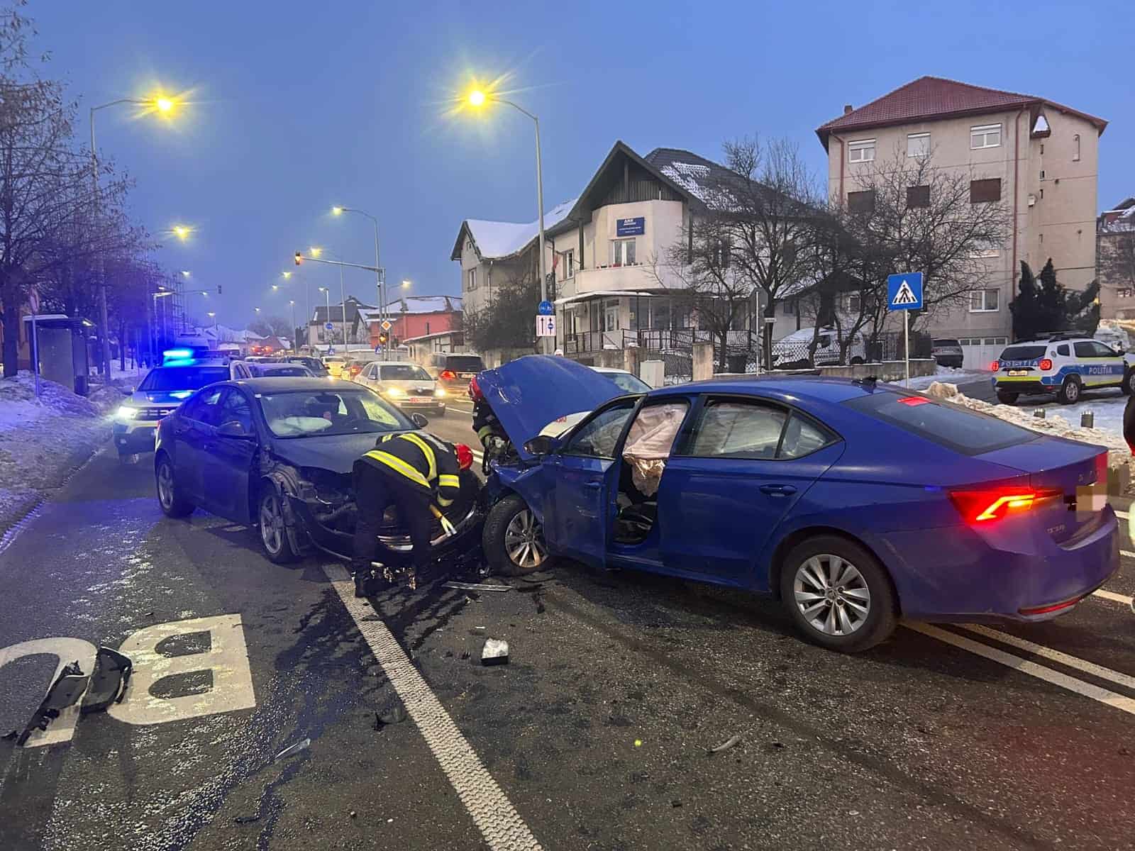 Patru autoturisme implicate într-un accident rutier la Alba Iulia