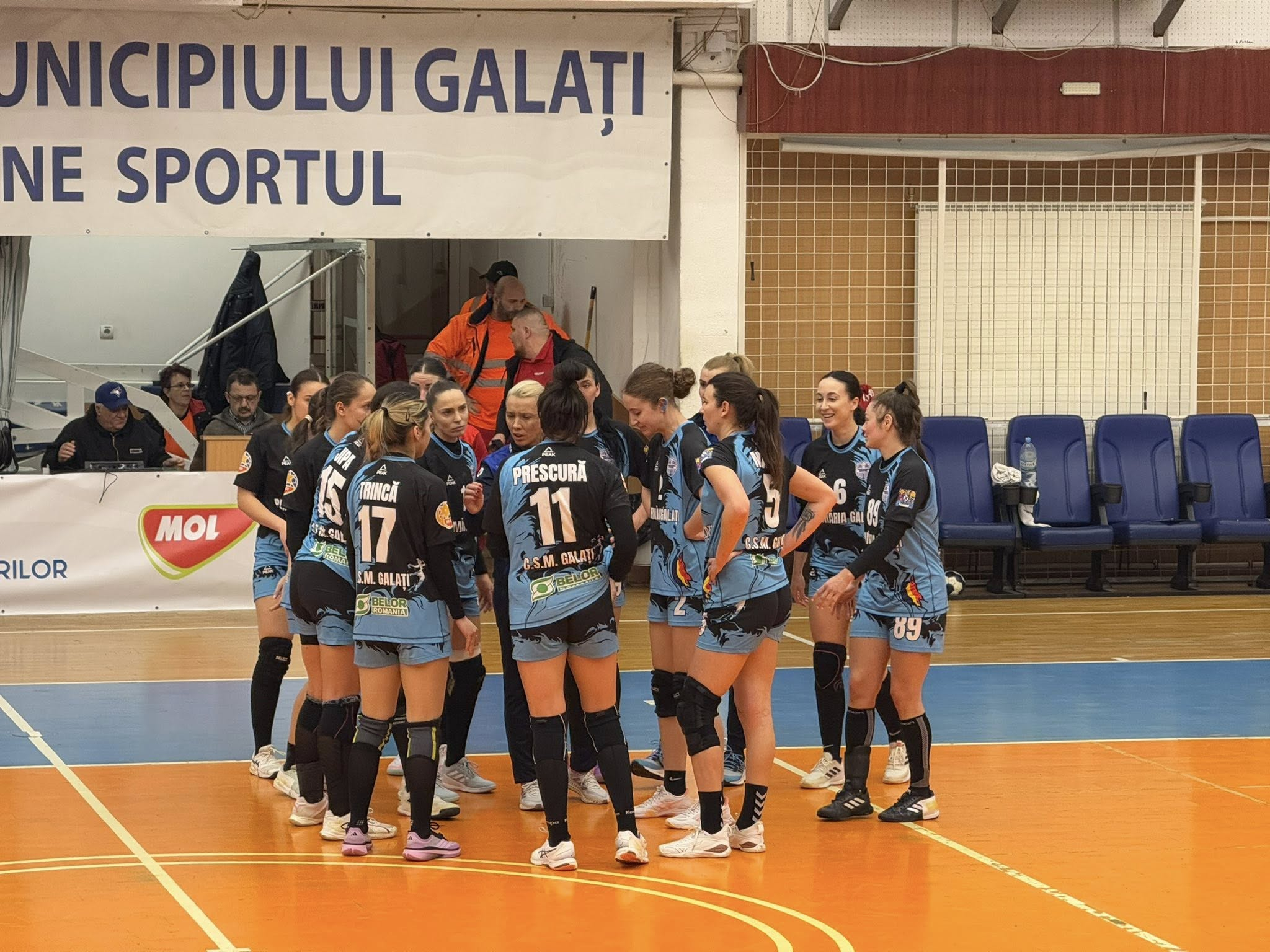 CSM Galați joacă în Cupa României la handbal, iar CSM Arcada domină la volei