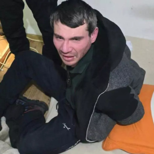 Femeie atacată cu un obiect tăietor în liftul unui bloc din București