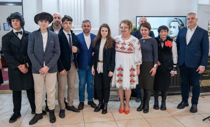 Elevii și angajații Prefecturii Ilfov au celebrat opera lui Mihai Eminescu prin creații artistice diverse
