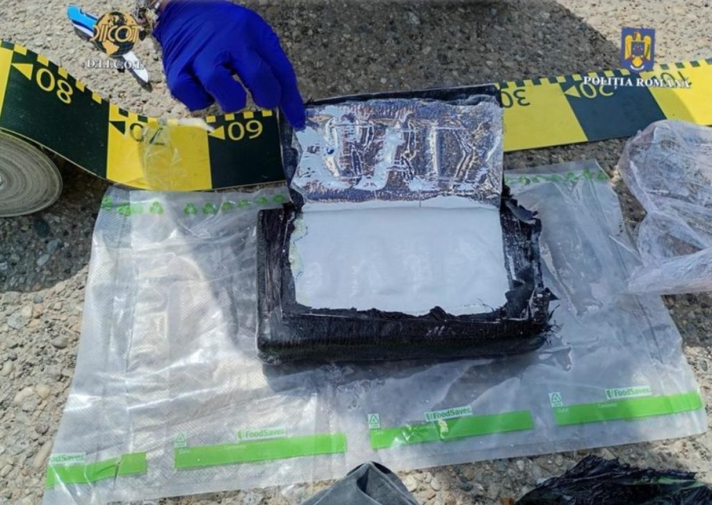 Un tânăr din Craiova prins cu droguri de mare risc în București
