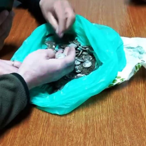 Doi locuitori din Focșani au găsit o comoară într-o pădure din județul Vrancea