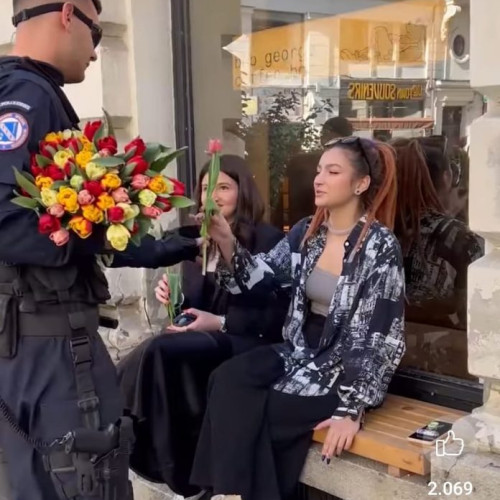 VIDEO Jandarmul din București, flori și imagine în centrul Capitalei - Toate detaliile aici!