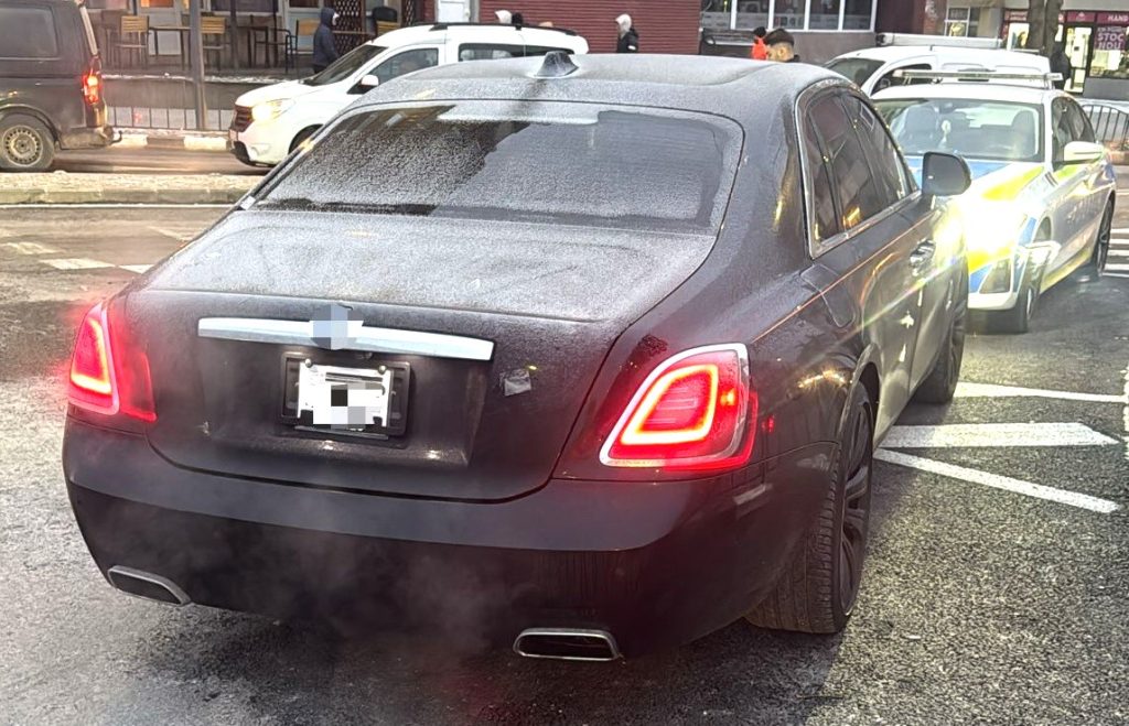 Un bărbat din Râmnicu Vâlcea oprit cu un Rolls Royce neînmatriculat