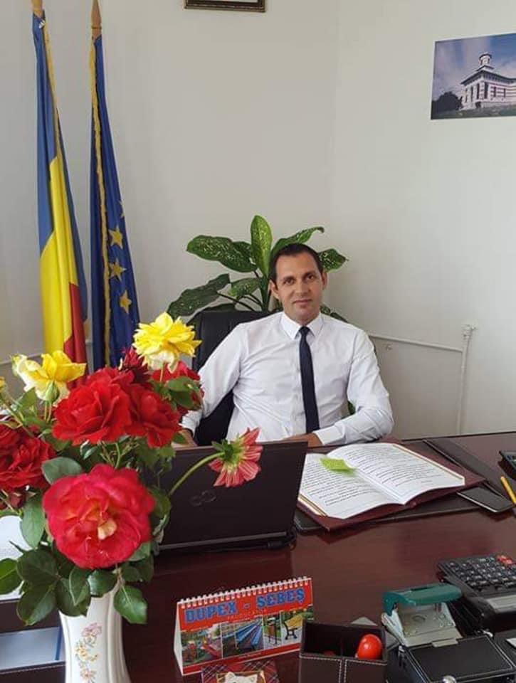 Primarul din Negomir critică reforma administrației și restrângerea cheltuielilor de personal