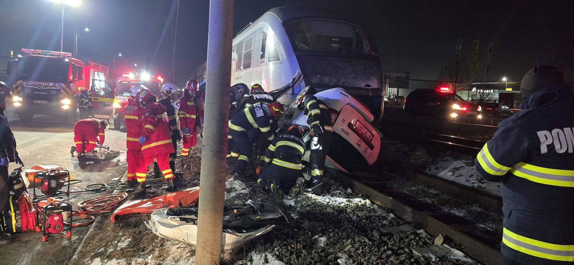 Un șofer a fost grav rănit după ce mașina i-a fost lovită de tren în Ilfov