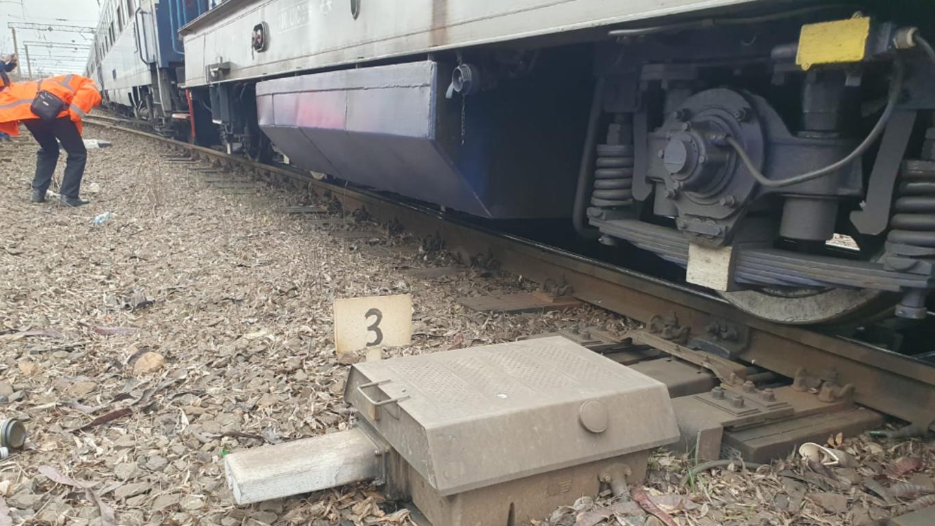 Adolescent rănit după ce a fost lovit de tren în Gara Buzău