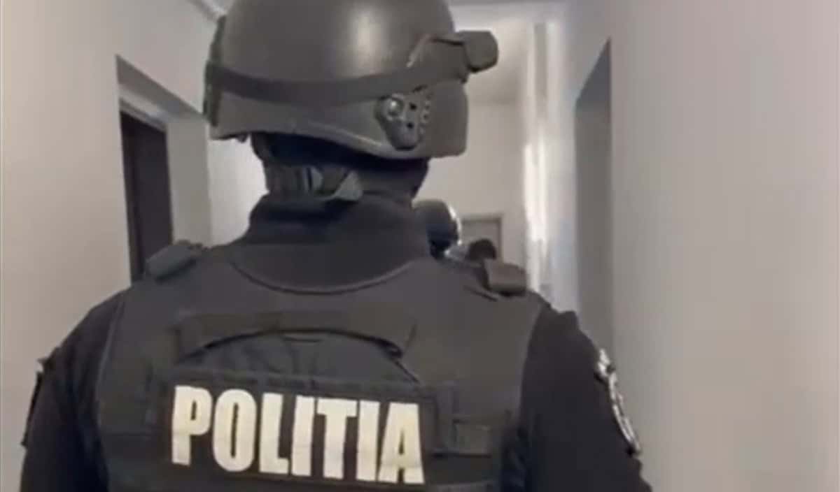 Poliția din Alba Iulia reține un bărbat plasat în arest la domiciliu, după ce a fugit