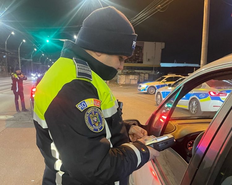 Două persoane depistate conducând fără permis în județ, la 18 și 73 de ani